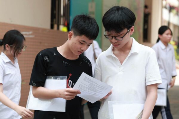 Học sinh THPT ôn thi học sinh giỏi tiếng Anh