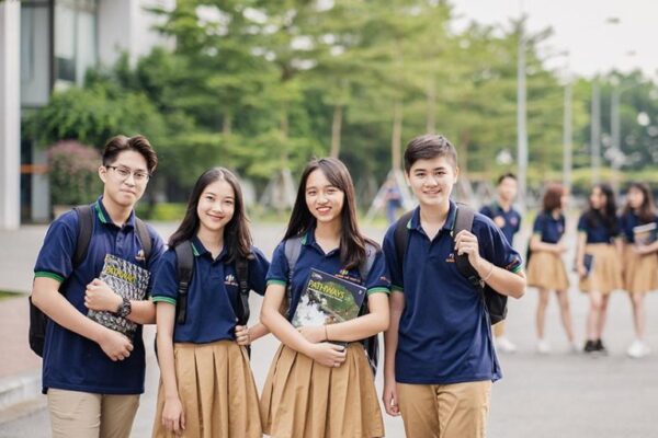 Học sinh tiểu học & THCS có năng khiếu tiếng Anh
